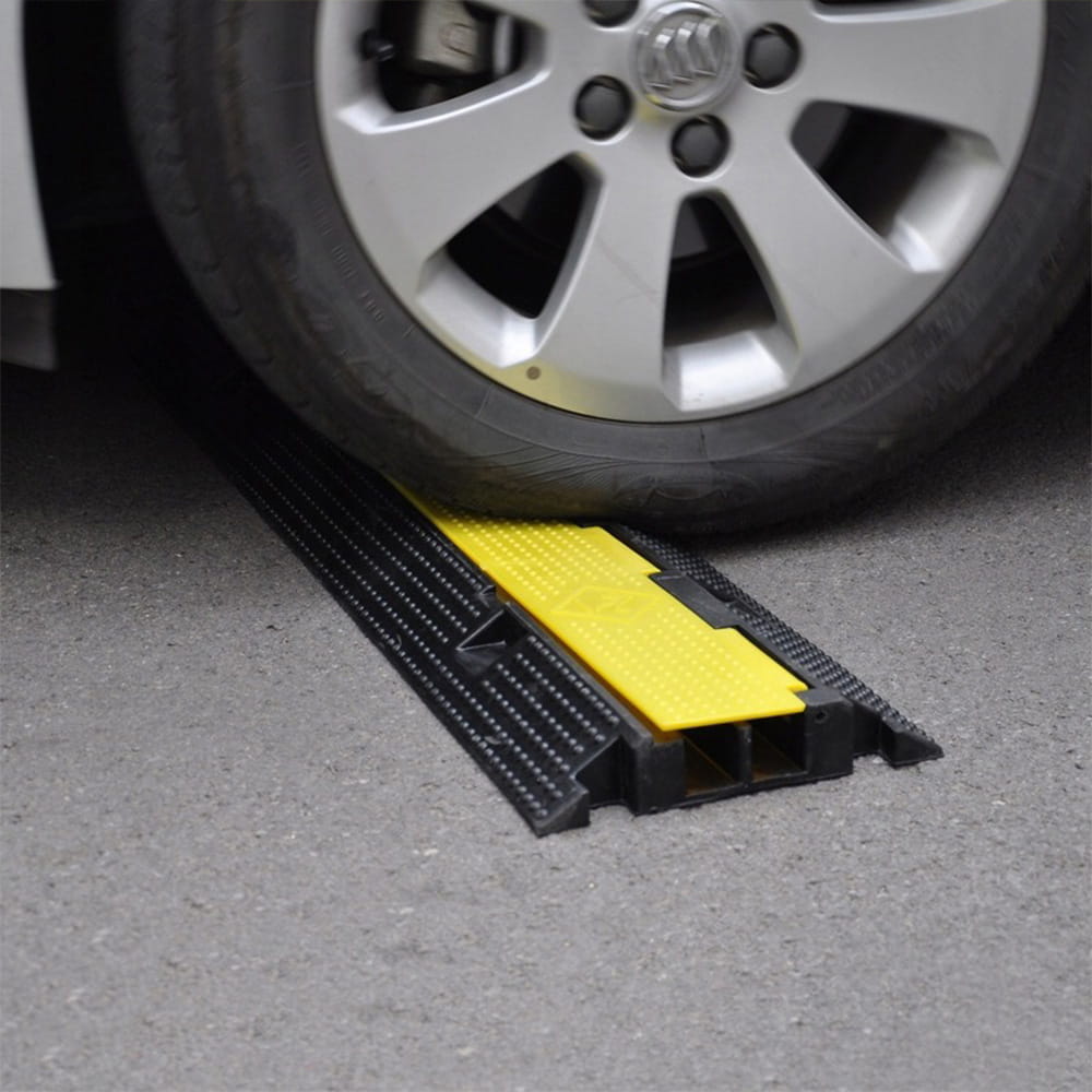 Zestaw 3 ramp ochronnych do kabli o długości 1 m – 2 kanały – nośność 7 ton – ochrona kabli – kolor czarny i żółty