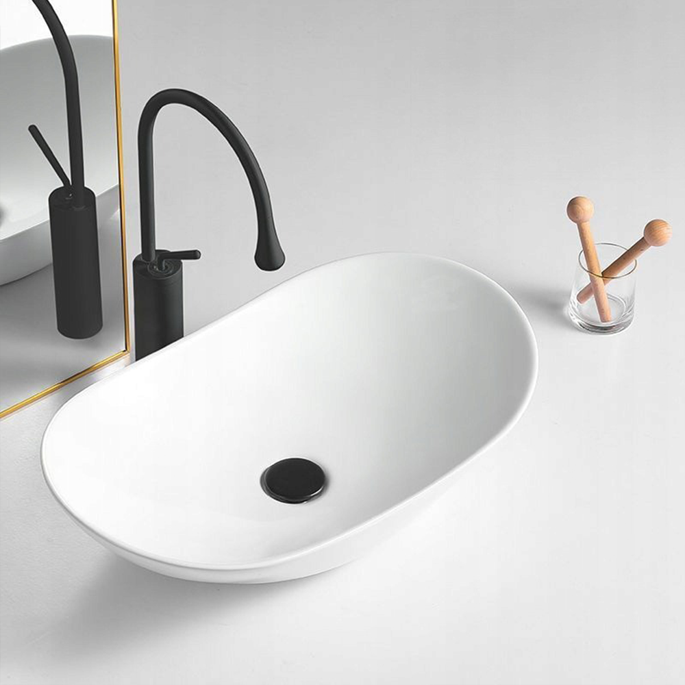 Owalna umywalka z białej, błyszczącej ceramiki do łazienki, 60,5×36×15 cm