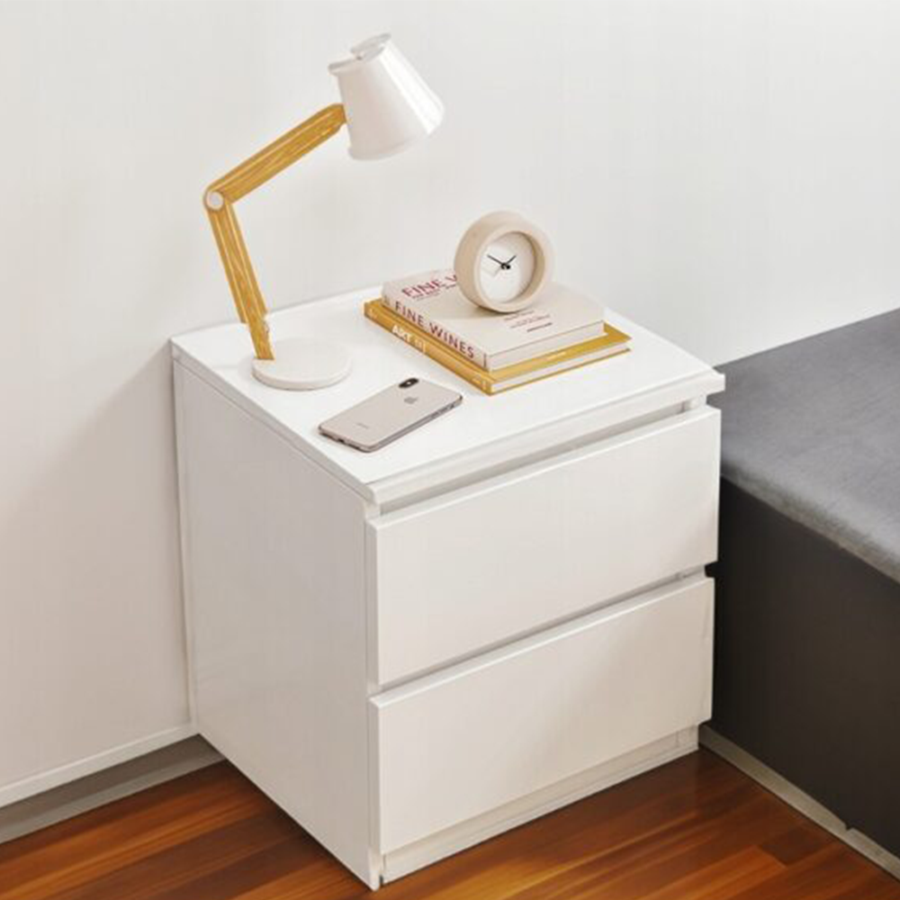 Biały stolik nocny z szufladami, 41×32×30 cm, nowoczesny design