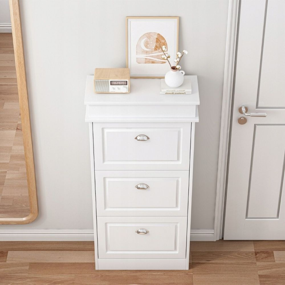 Biała szafka na buty w stylu skandynawskim z 3 drzwiami – 52x117x23 cm, MDF