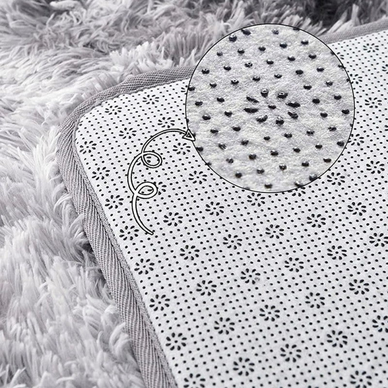 Pluszowy dywan – jasnoszary, miękki i nowoczesny, idealny do każdego pomieszczenia