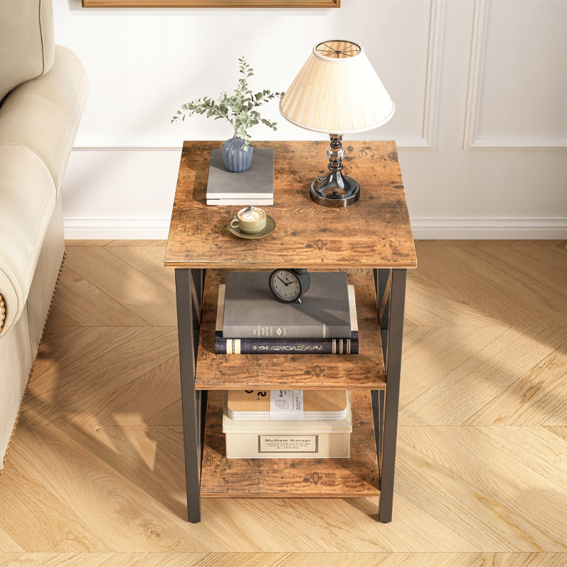 Industrialny stolik kawowy z półkami – 40 x 40 x 60 cm, MDF z efektem postarzanego drewna i metalowymi nogami