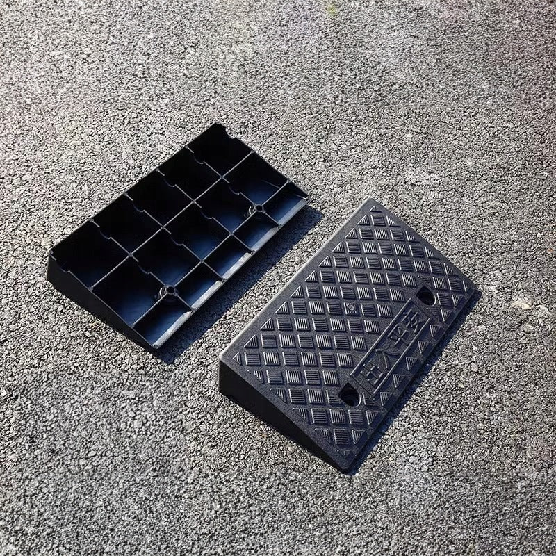 Najazd podjazd krawężnikowy pod krawężnik czarny samochodowy rampa 11 cm